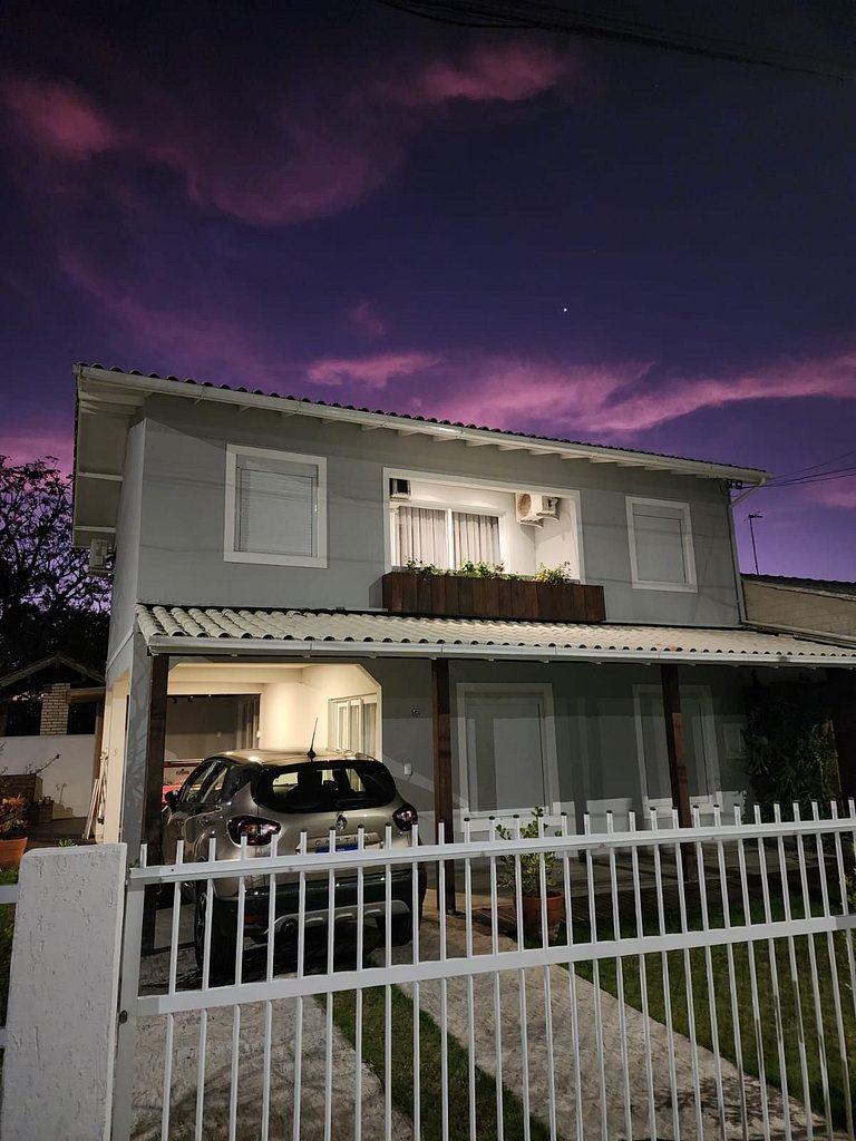 Casa Alto Padrão A Venda poucos da Praia