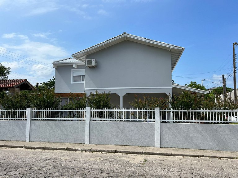 Casa Alto Padrão A Venda poucos da Praia