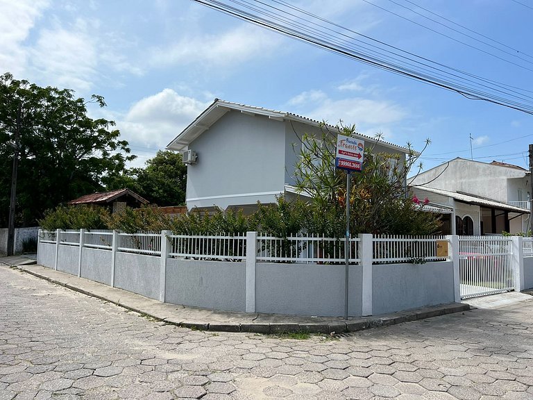 Casa Alto Padrão A Venda poucos da Praia