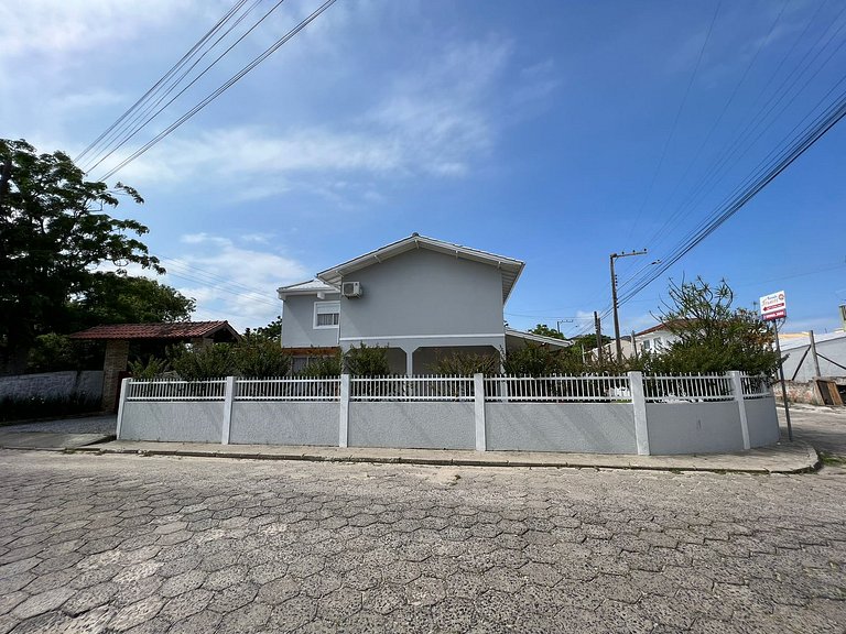 Casa Alto Padrão A Venda poucos da Praia