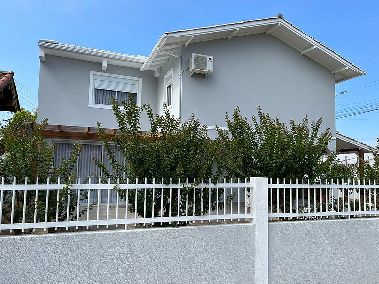 Casa Alto Padrão A Venda poucos da Praia