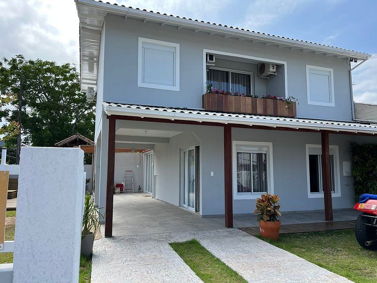 Casa Alto Padrão A Venda poucos da Praia