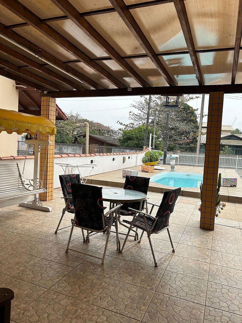 casa amarela com piscina14 pessoas