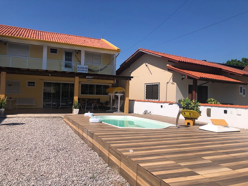 casa amarela com piscina14 pessoas