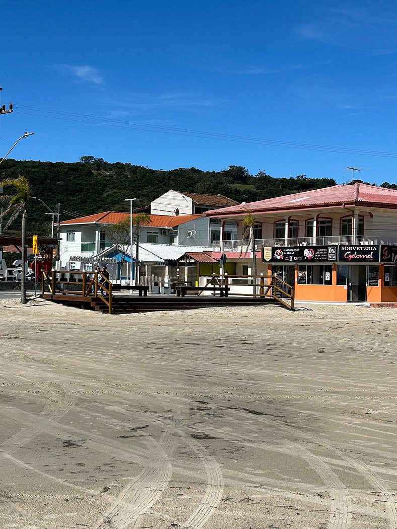 casa amarela com piscina14 pessoas