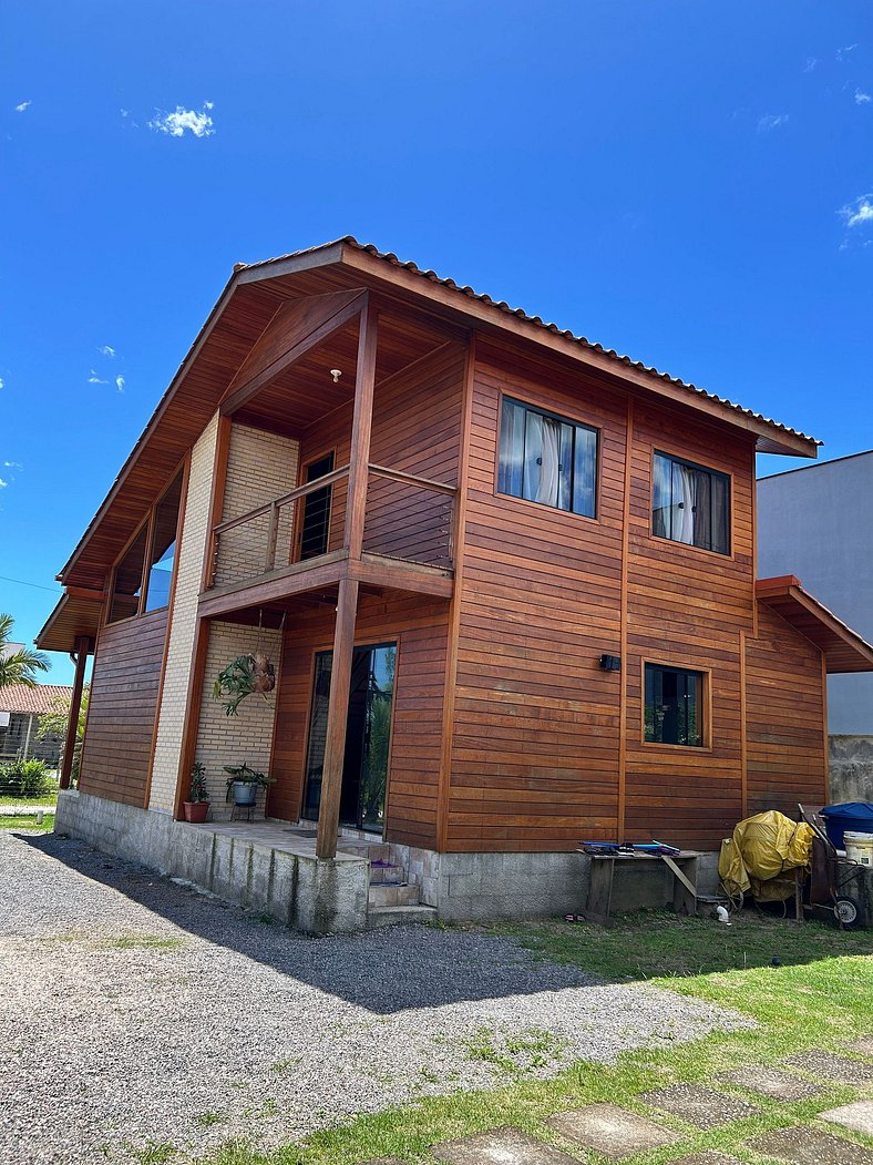 Casa com 4 Quartos a 100 mt da Praia