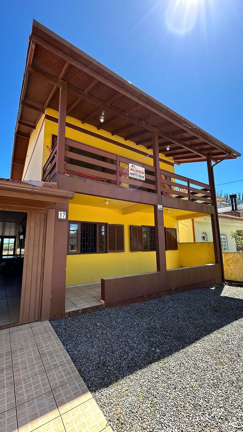 Casa confortável para 12 pessoas.