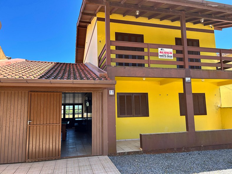 Casa confortável para 12 pessoas.