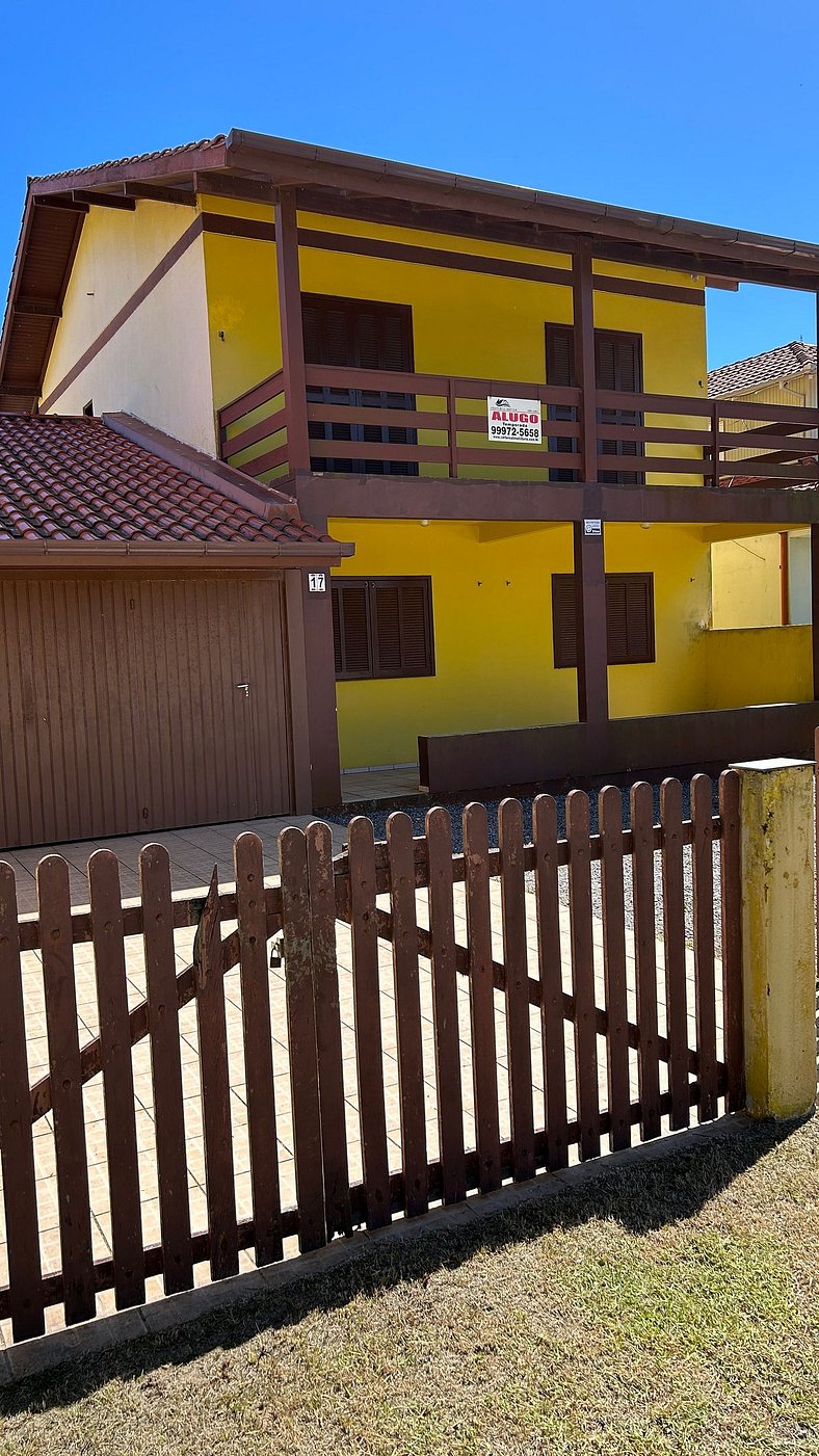 Casa confortável para 12 pessoas.