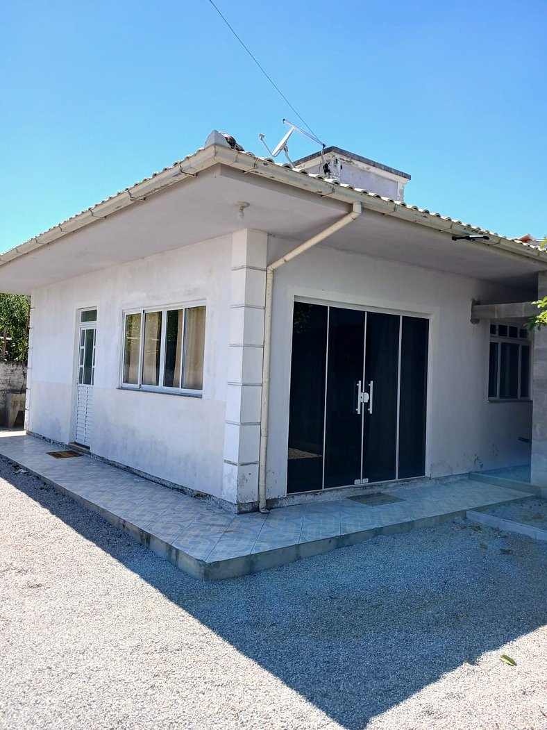 casa do Ita, 3 quartos proxima da praia de Baixo.