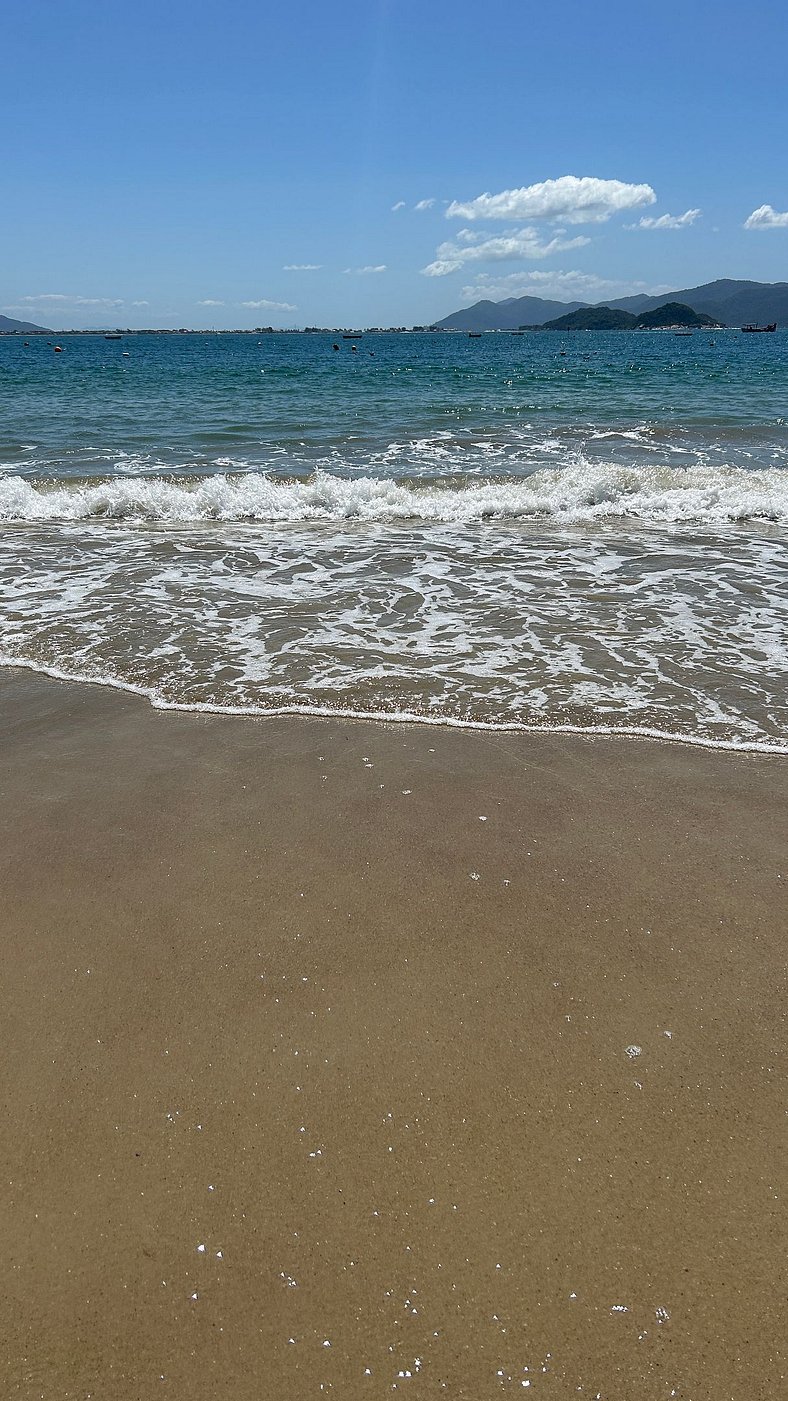 Casa Sol e Mar próxima da praia, com ar